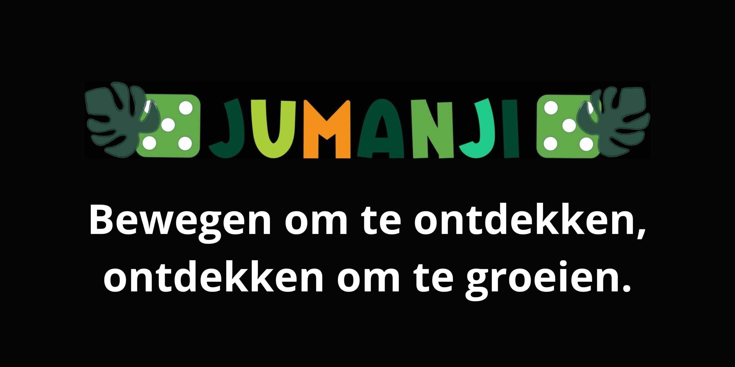 Logo kindercentrum Jumanji. Gekleurde letters met dobbelstenen. En de tekst Bewegn om te ontdekken, ontdekken om te groeien.